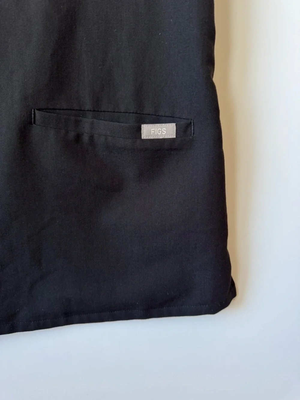 FIGS Casma Three-Pocket Scrub Top Black M